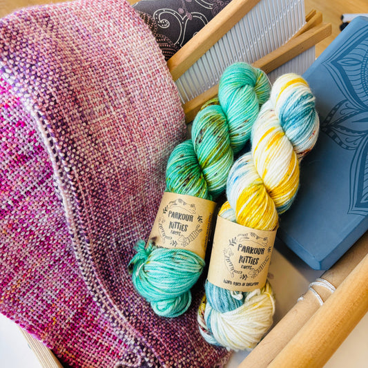 Procraftination - Weave-a-Scarf (Chunky Yarn Edition)