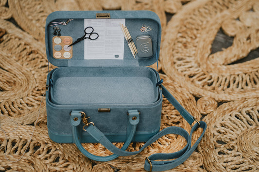 Della Q Maker's Train Case Teal