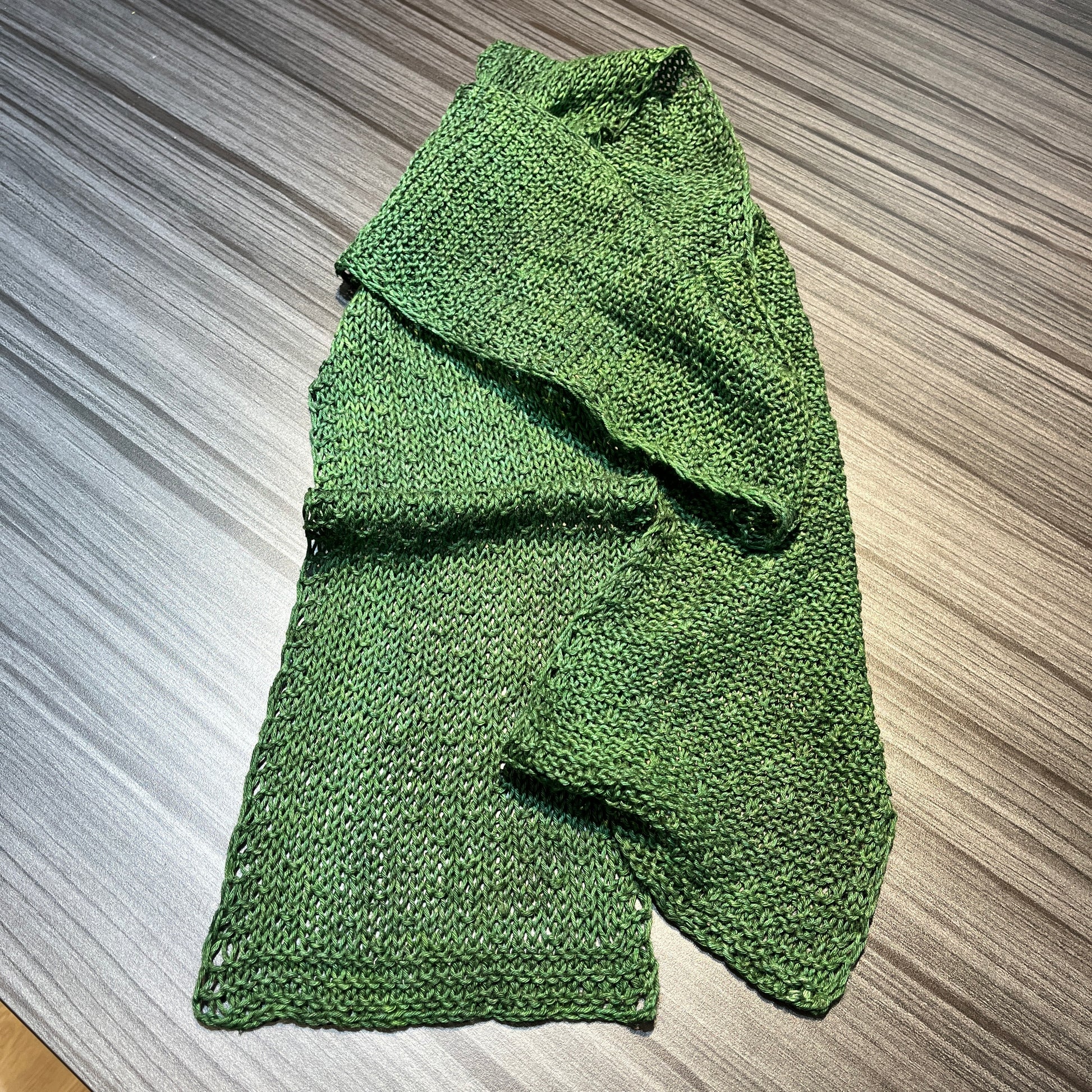 Scarf knitted in Flaxensilk DK Hemlock